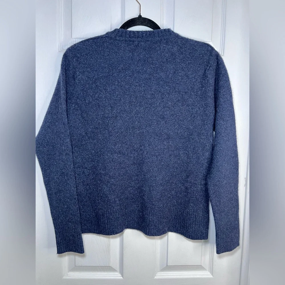 J.Crew Women’s Blue Sweater‎ Size Medium